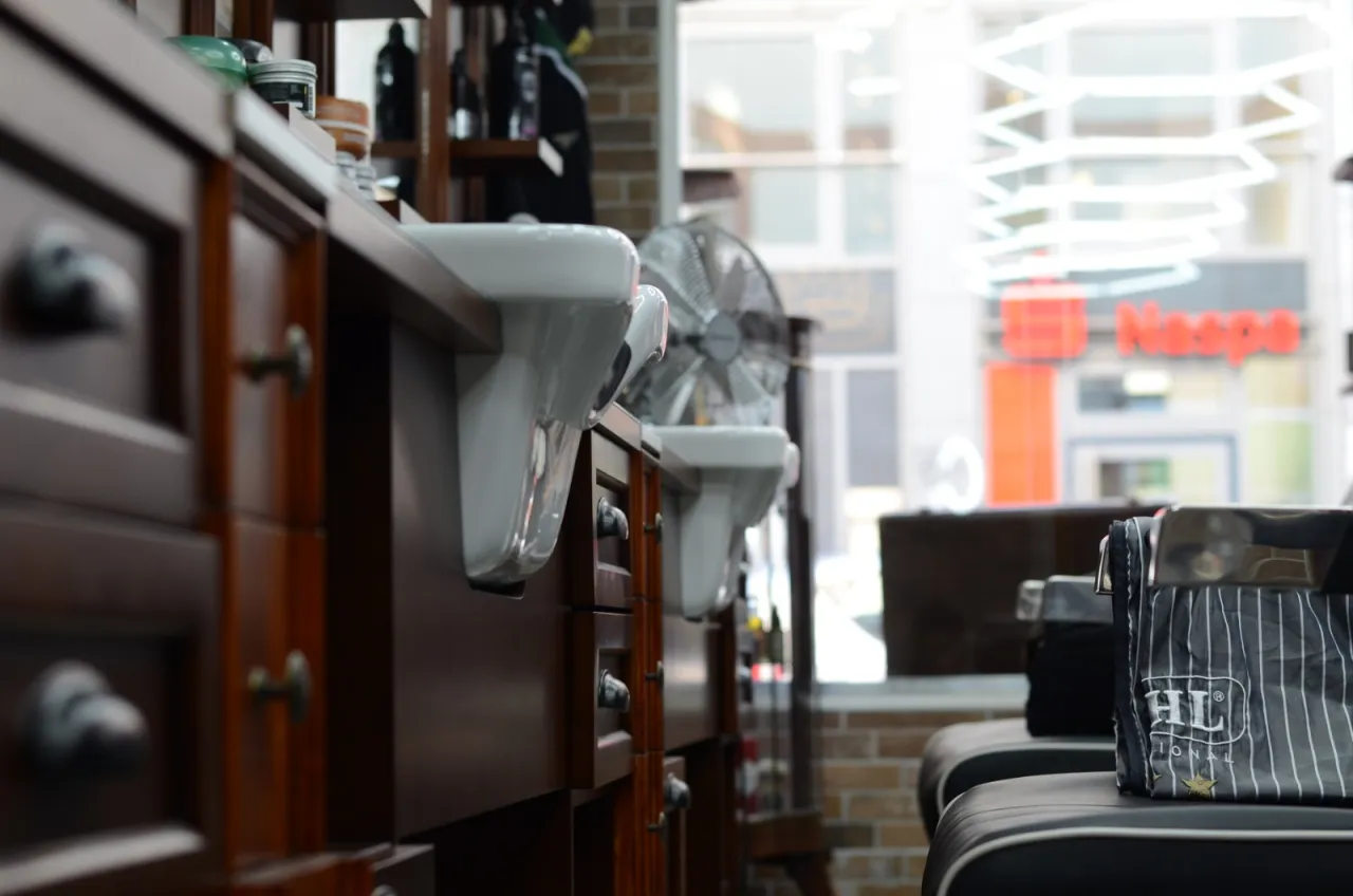 Waschplätze und Barberstuhl